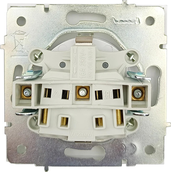 Изображение товара Розетка с рамкой Lezard Zima 704-0288-122BQC с заземлением + 704-0200-146 (белый/белый)
