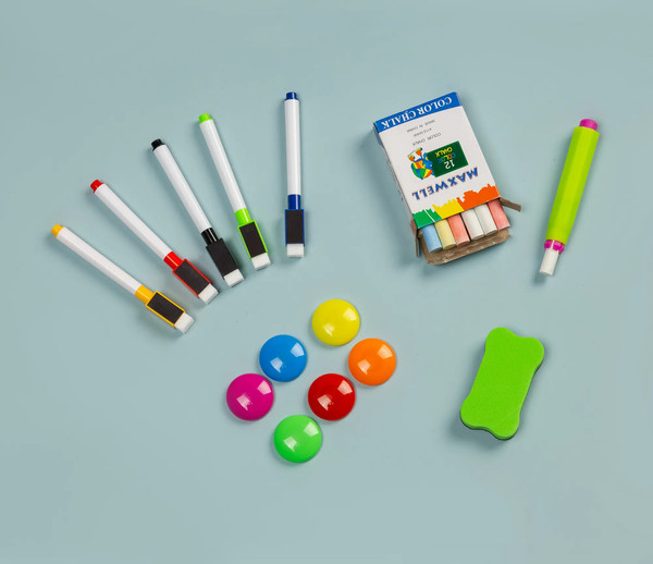 Изображение товара Мольберт детский Labalu Artist QL171093 + Стул детский Kidwick Thomas / KW466400 (красный/белый)