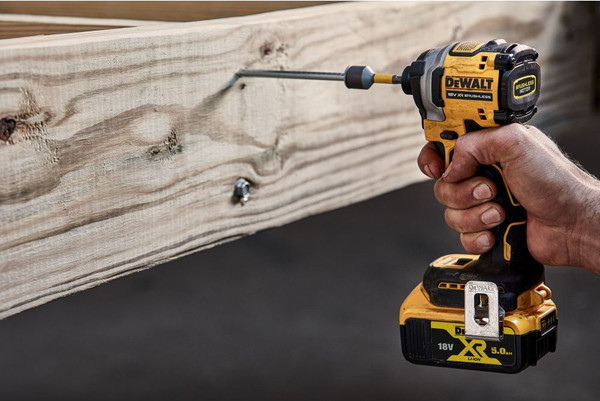 Изображение товара Профессиональный шуруповерт DeWalt DCF850P2T