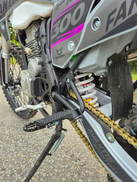 Изображение товара Мотоцикл Avantis Fantom CB300RL с ПТС (E-графика с фиолетовым)