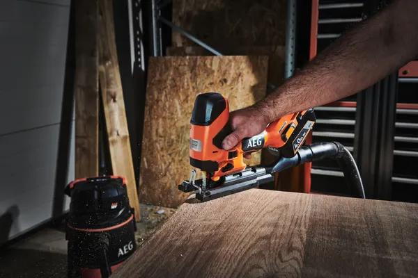 Изображение товара Профессиональный электролобзик AEG Powertools BST18BSBL-0 / 4935493527