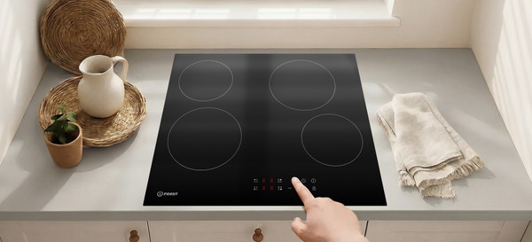 Изображение товара Электрическая варочная панель Indesit IRCM 160