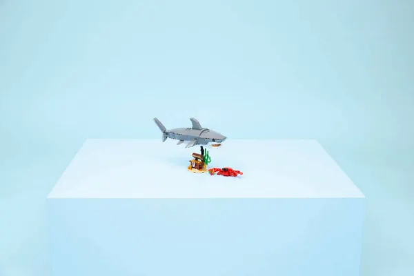 Изображение товара Конструктор Lego Creator Грозная акула с сундуком сокровищ 31381