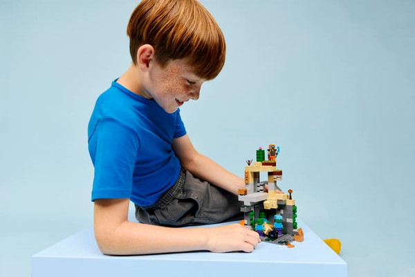 Изображение товара Конструктор Lego Minecraft Подземелье зомби 21587
