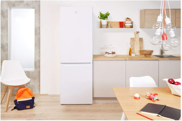 Изображение товара Холодильник с морозильником Indesit DS 4160 W