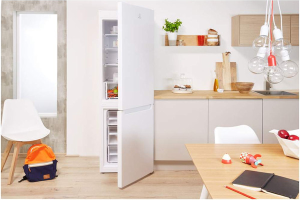 Изображение товара Холодильник с морозильником Indesit DS 4160 W