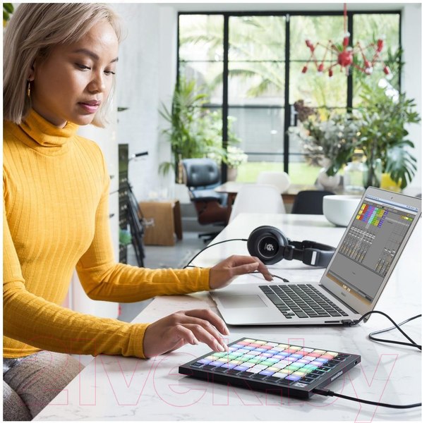 Изображение товара MIDI-контроллер Novation Launchpad Mini MK3