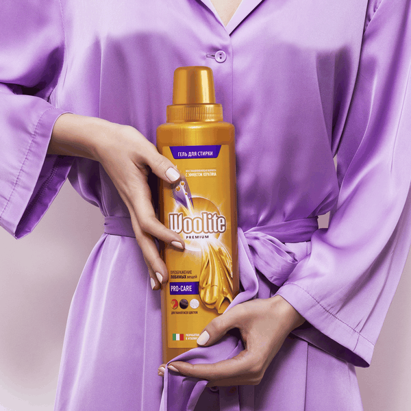 Изображение товара Гель для стирки Woolite Premium Pro-Care (900мл)