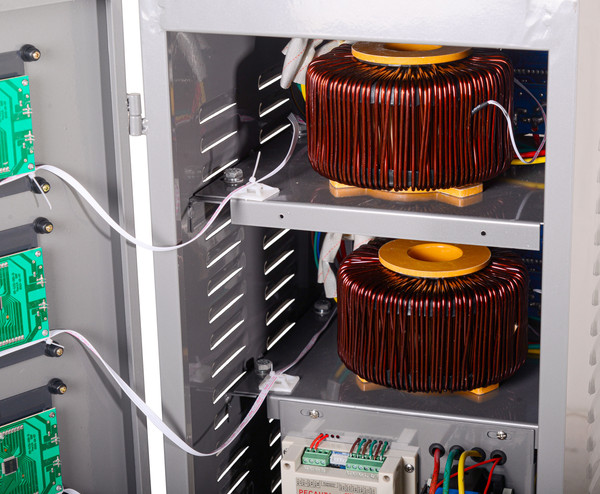 Изображение товара Стабилизатор напряжения Ресанта АСН-15000/3-Ц (63/4/17)