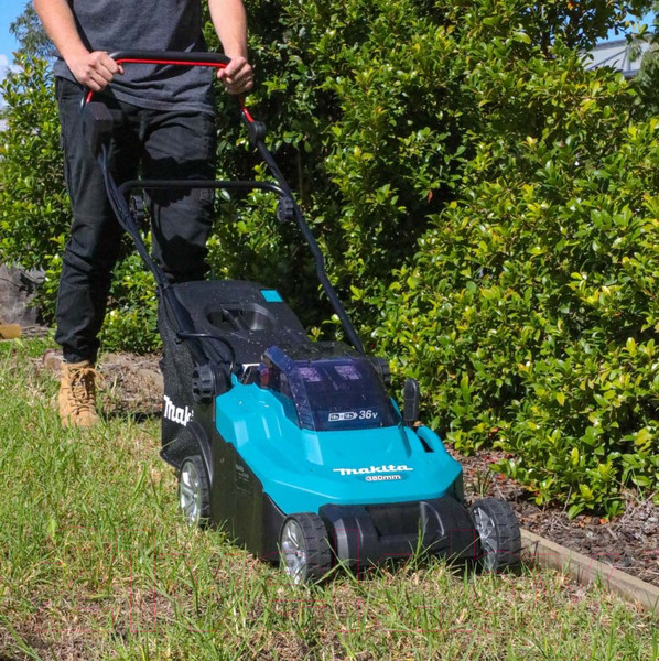 Изображение товара Газонокосилка аккумуляторная Makita DLM382Z