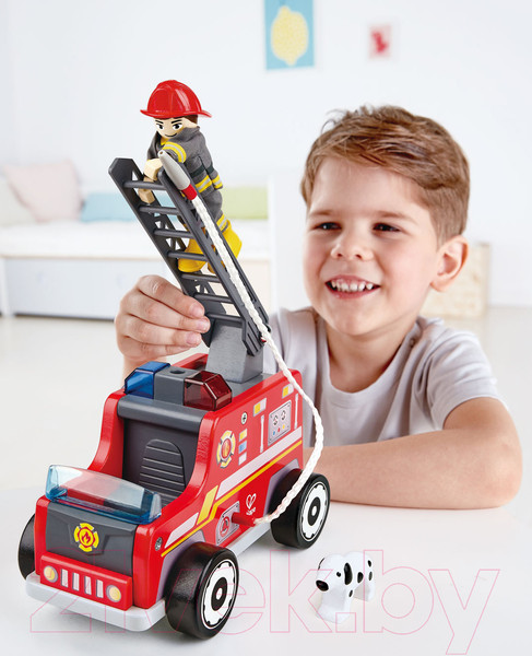 Изображение товара Автомобиль-вышка Hape Пожарная машина с водителем / E3024-HP