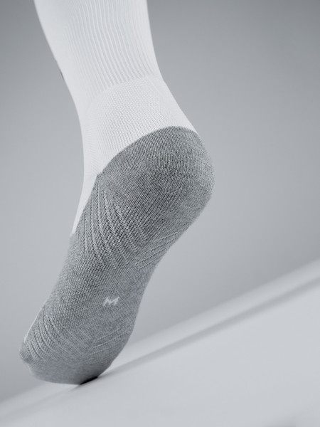 Изображение товара Гетры футбольные Kelme Elastic Mid-Calf Football Sock / K15Z908-103 (L, белый)