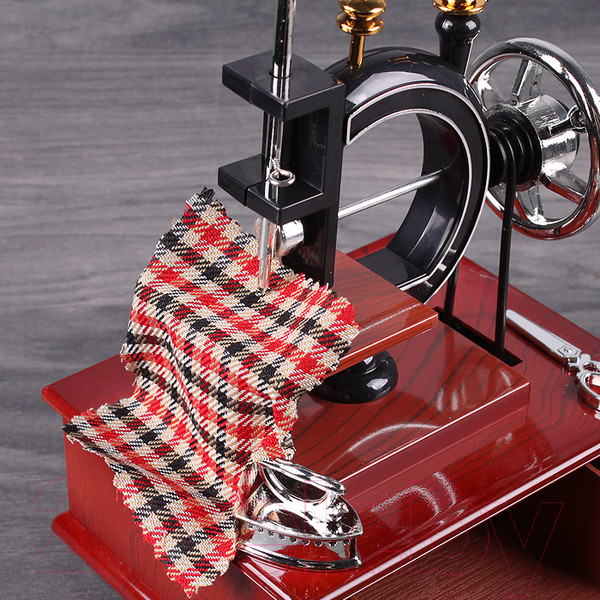 Изображение товара Музыкальная шкатулка Darvish Сувенир Швейная машинка / DV-H-1047