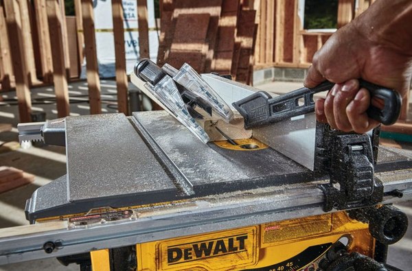 Изображение товара Циркулярный станок DeWalt DWE7485