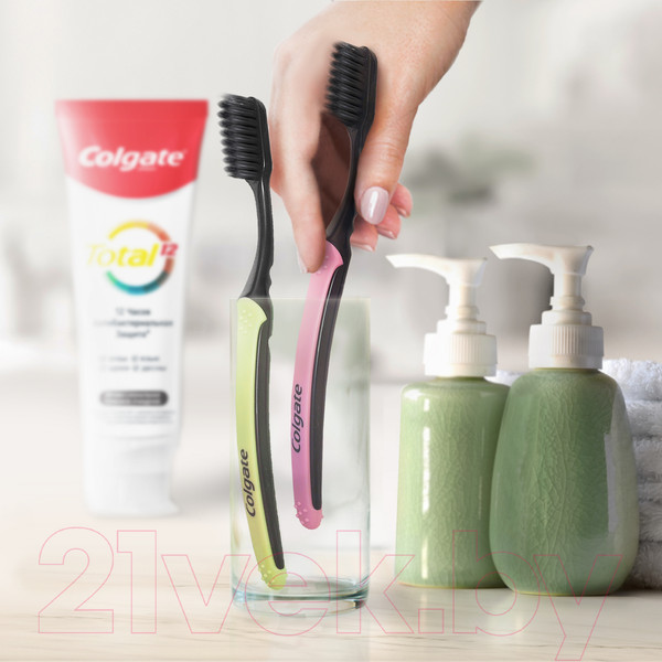 Изображение товара Набор зубных щеток Colgate Шелковые нити с древесным углем (1шт+1шт)