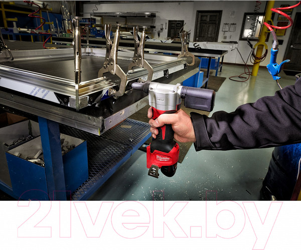 Изображение товара Аккумуляторный заклепочник Milwaukee M12 BPRT-201X / 4933464405