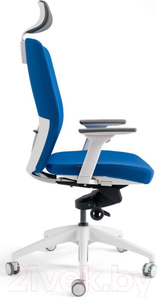 Изображение товара Кресло офисное Bestuhl J2 White Pl с подголовником и подлокотником (голубая ткань)