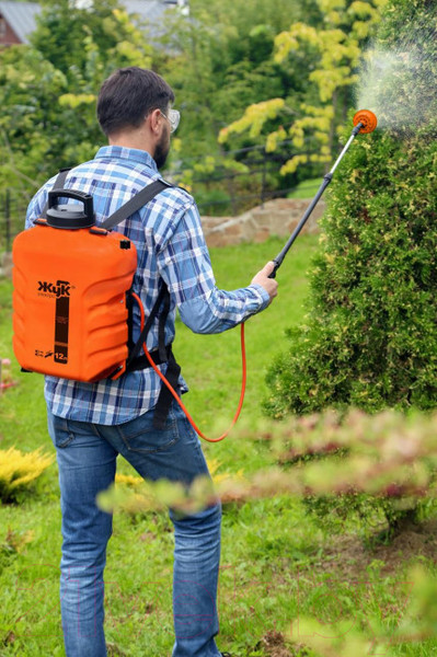 Изображение товара Опрыскиватель аккумуляторный Жук Классик ранцевый аккумуляторный (12л)