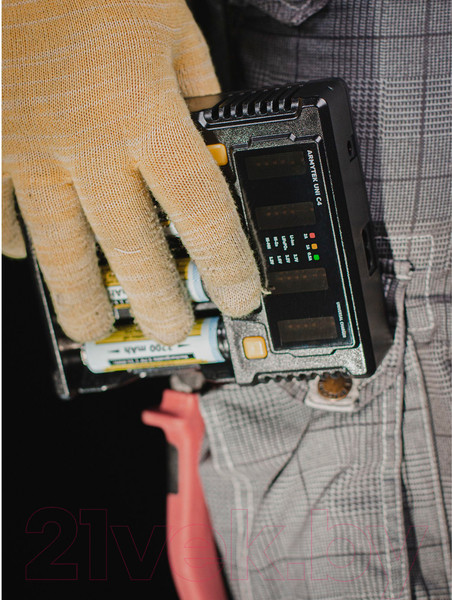 Изображение товара Зарядное устройство для аккумуляторов Armytek Uni C4 Plug Type C (A04501C)