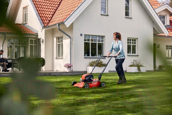 Изображение товара Газонокосилка бензиновая Husqvarna LB 256SP (970 48 85-01)