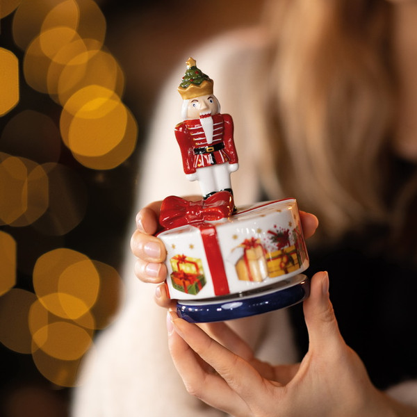 Изображение товара Статуэтка Villeroy & Boch AG Nostalgic Melody Щелкунчик Музыкальный / 14-8640-6308