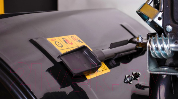 Изображение товара Снегоуборщик бензиновый Champion ST1376E