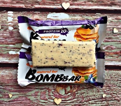 Изображение товара Набор протеиновых батончиков Bombbar Смородиново-черничный панкейк (20x60г)