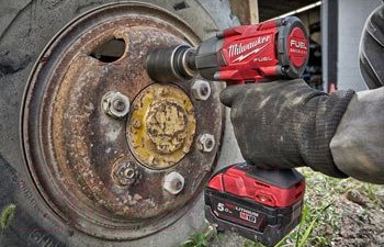 Изображение товара Аккумуляторный гайковерт Milwaukee M18FMTIW2F12-502X FUEL / 4933478450