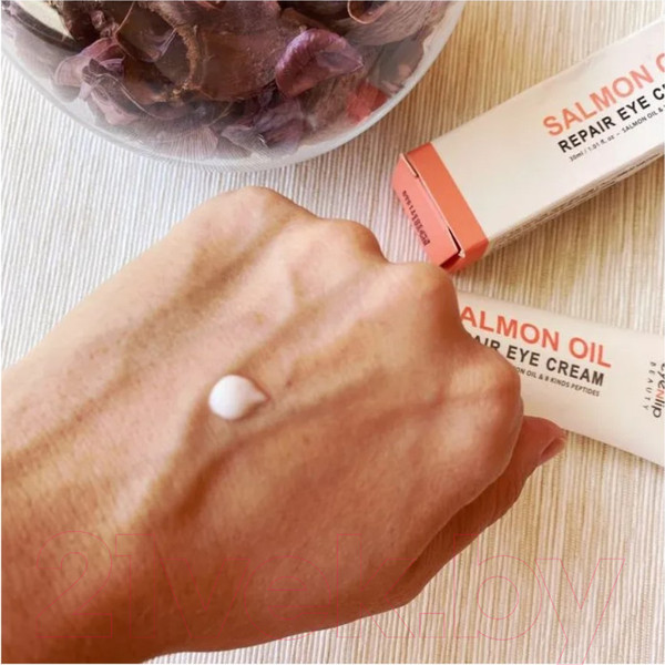 Изображение товара Крем для век Eyenlip Salmon Oil Repair Eye Cream (30мл)
