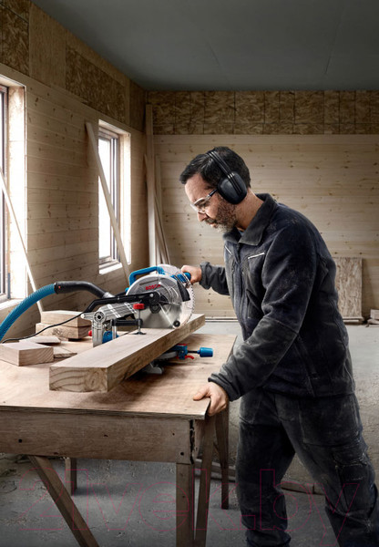 Изображение товара Профессиональная торцовочная пила Bosch GCM 216 (0.601.B33.000)