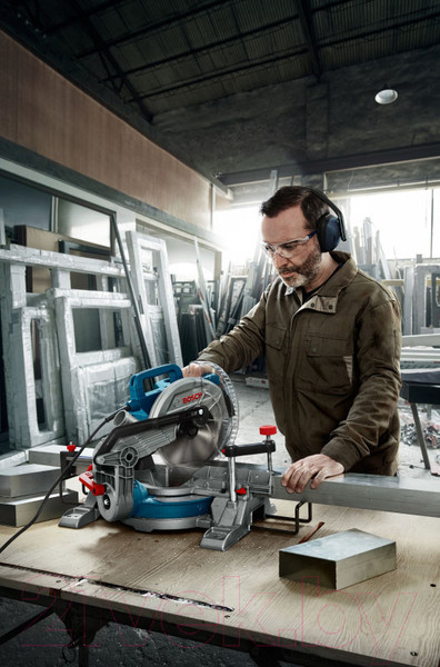 Изображение товара Профессиональная торцовочная пила Bosch GCM 216 (0.601.B33.000)