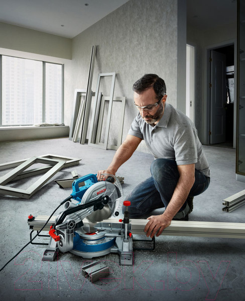 Изображение товара Профессиональная торцовочная пила Bosch GCM 216 (0.601.B33.000)
