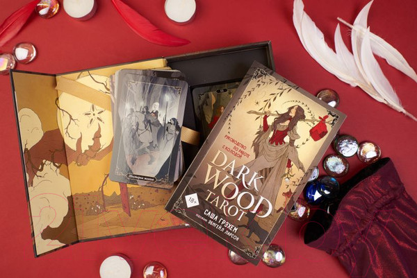 Изображение товара Гадальные карты Эксмо Таро Темного леса 78 карт и руководство в подарочном футляре (Грэхем С.)