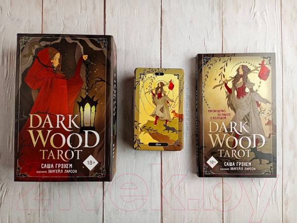 Изображение товара Гадальные карты Эксмо Таро Темного леса 78 карт и руководство в подарочном футляре (Грэхем С.)