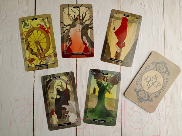 Изображение товара Гадальные карты Эксмо Таро Темного леса 78 карт и руководство в подарочном футляре (Грэхем С.)