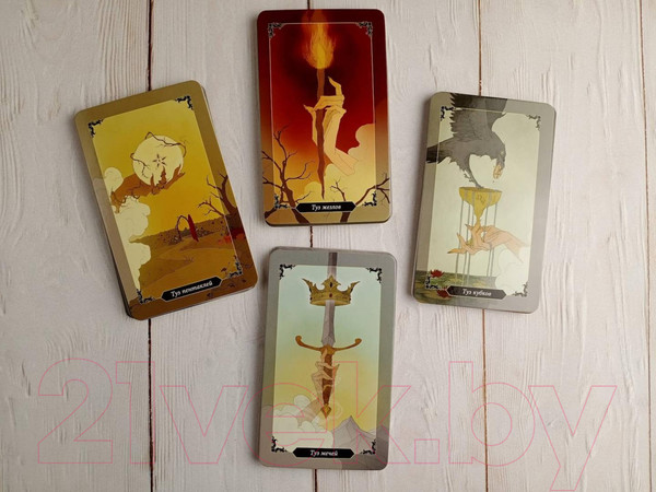Изображение товара Гадальные карты Эксмо Таро Темного леса 78 карт и руководство в подарочном футляре (Грэхем С.)