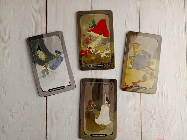 Изображение товара Гадальные карты Эксмо Таро Темного леса 78 карт и руководство в подарочном футляре (Грэхем С.)