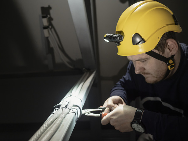 Изображение товара Крепление для фонаря Armytek Hard Hat Mount / AHM-03