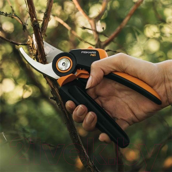 Изображение товара Секатор механический Fiskars Xseries PowerGear 1057173