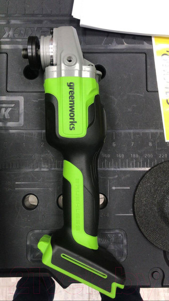 Изображение товара Угловая шлифовальная машина Greenworks GD24AG бесщеточная 24V / 3200207UA (c АКБ 2Ач и ЗУ)