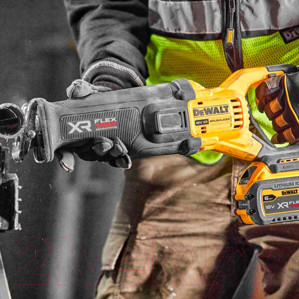 Изображение товара Профессиональная сабельная пила DeWalt DCS386NT-XJ