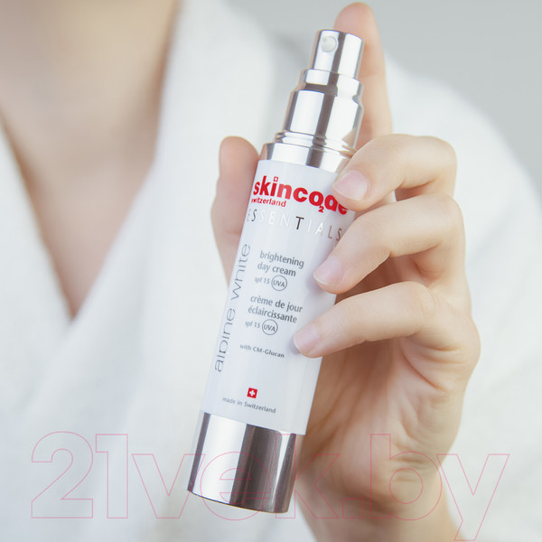 Изображение товара Крем для лица Skincode Essentials Alpine White Brightening Day Cream SPF 15 (50мл)