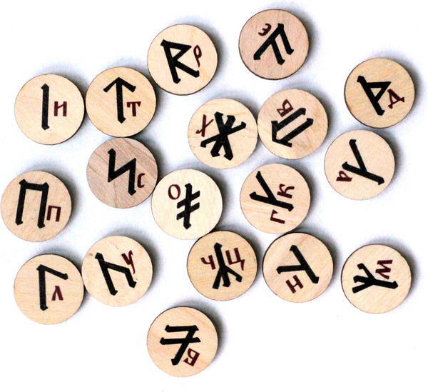 Изображение товара Руны для гадания Десятое королевство Гадание по славянским рунам / 2983