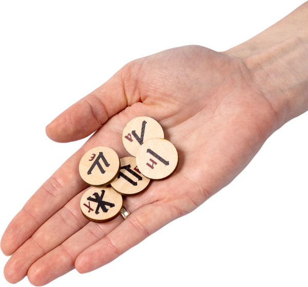 Изображение товара Руны для гадания Десятое королевство Гадание по славянским рунам / 2983