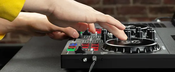Изображение товара DJ контроллер Numark Party Mix Live