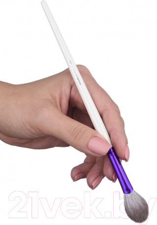 Изображение товара Кисть для макияжа Manly PRO Маленькая веерная кисть для хайлайтера, пудры, румян К64