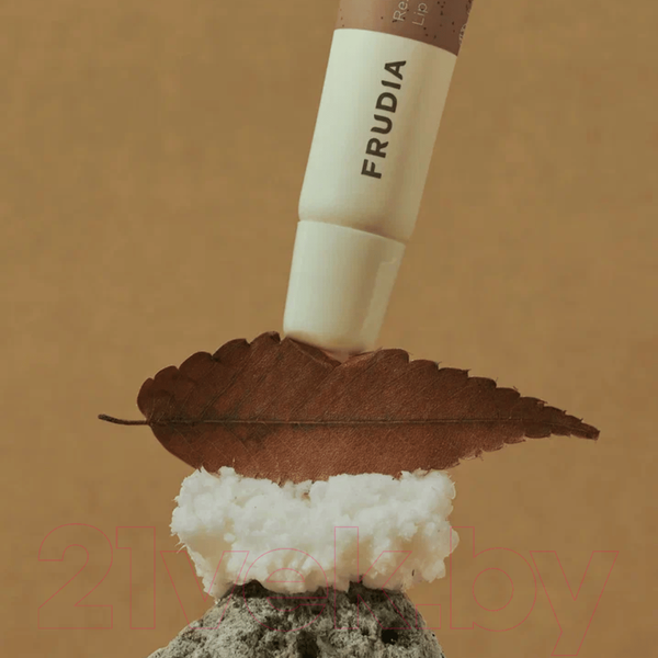 Изображение товара Масло для губ Frudia Сила земли Смягчающий с маслами ромашки и сандала (10г)
