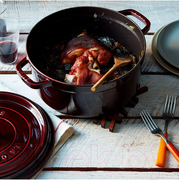 Изображение товара Кокотница Staub La Cocotte / 1102287 (гранатовый)