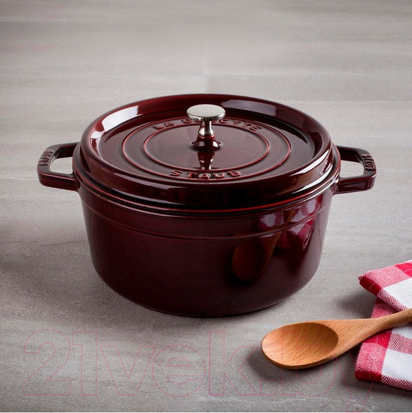 Изображение товара Кокотница Staub La Cocotte / 1102287 (гранатовый)