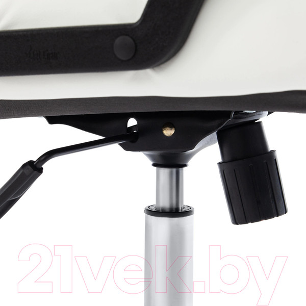 Изображение товара Кресло офисное Tetchair Bergamo кожзам (хром/белый 36-01)